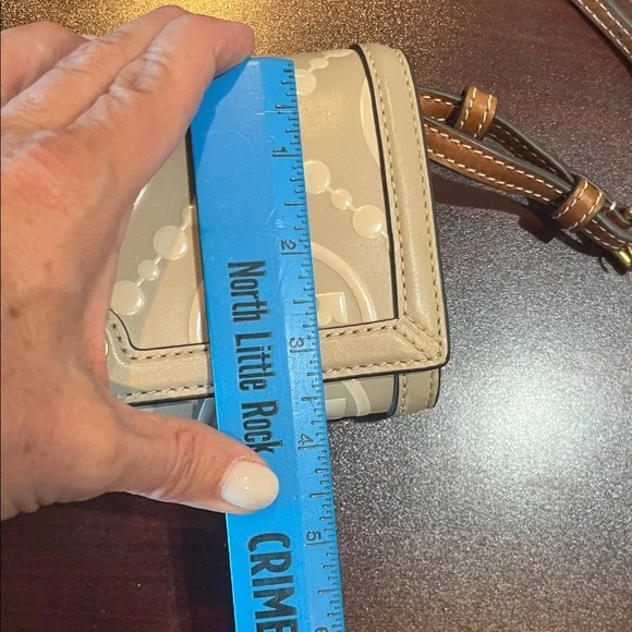 Tory Burch Cream and Tan Tote Bag with Wallet - Picture 14 of 16